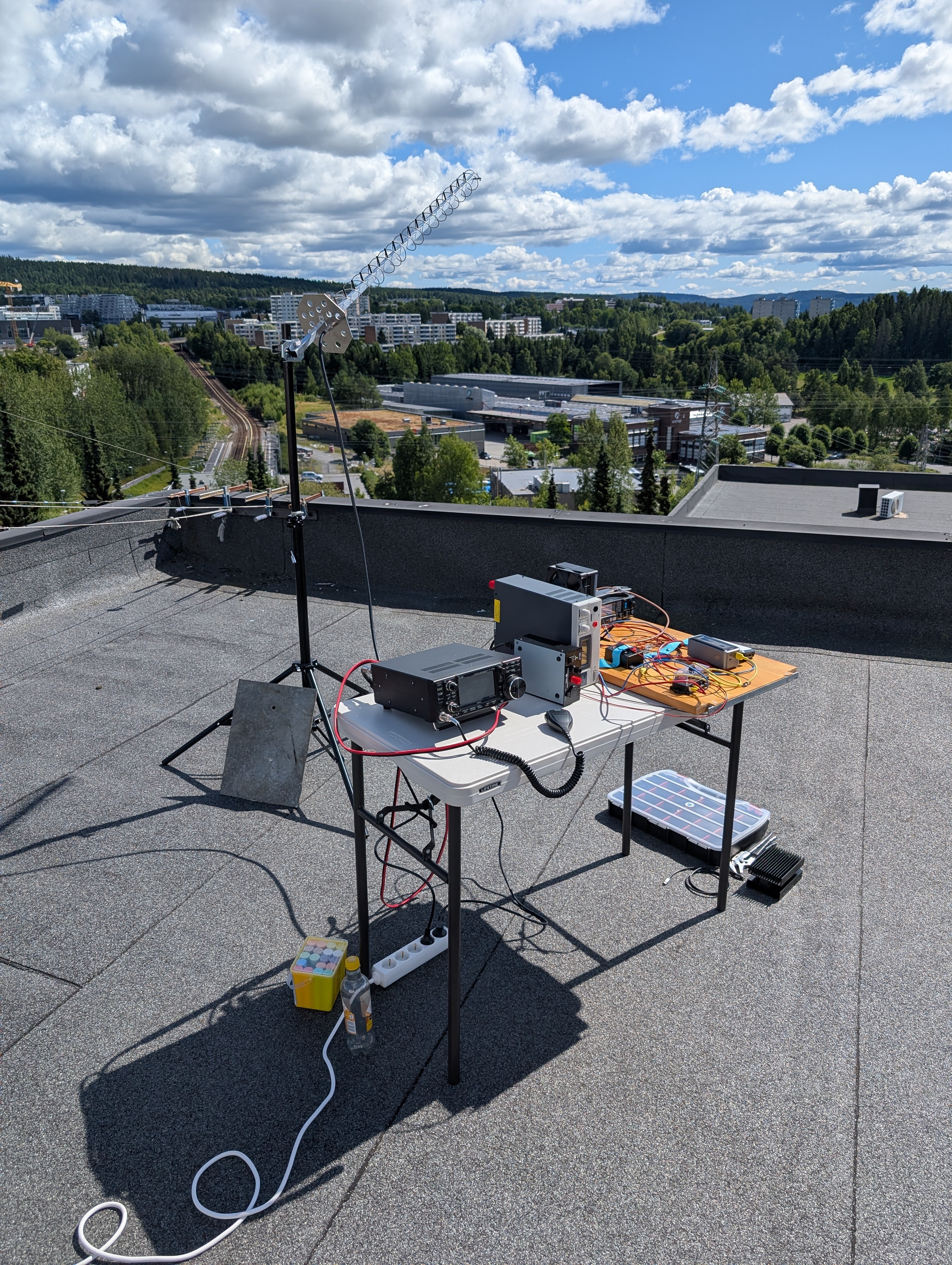 The complete rooftop station in operation during the morning pass