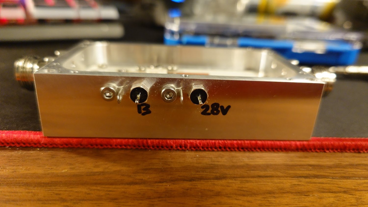 Amplifier feedthrough connections