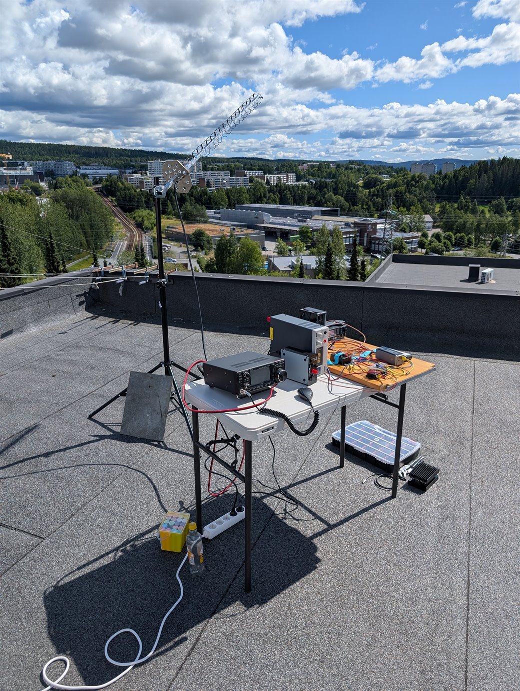 The complete rooftop station in operation during the morning pass